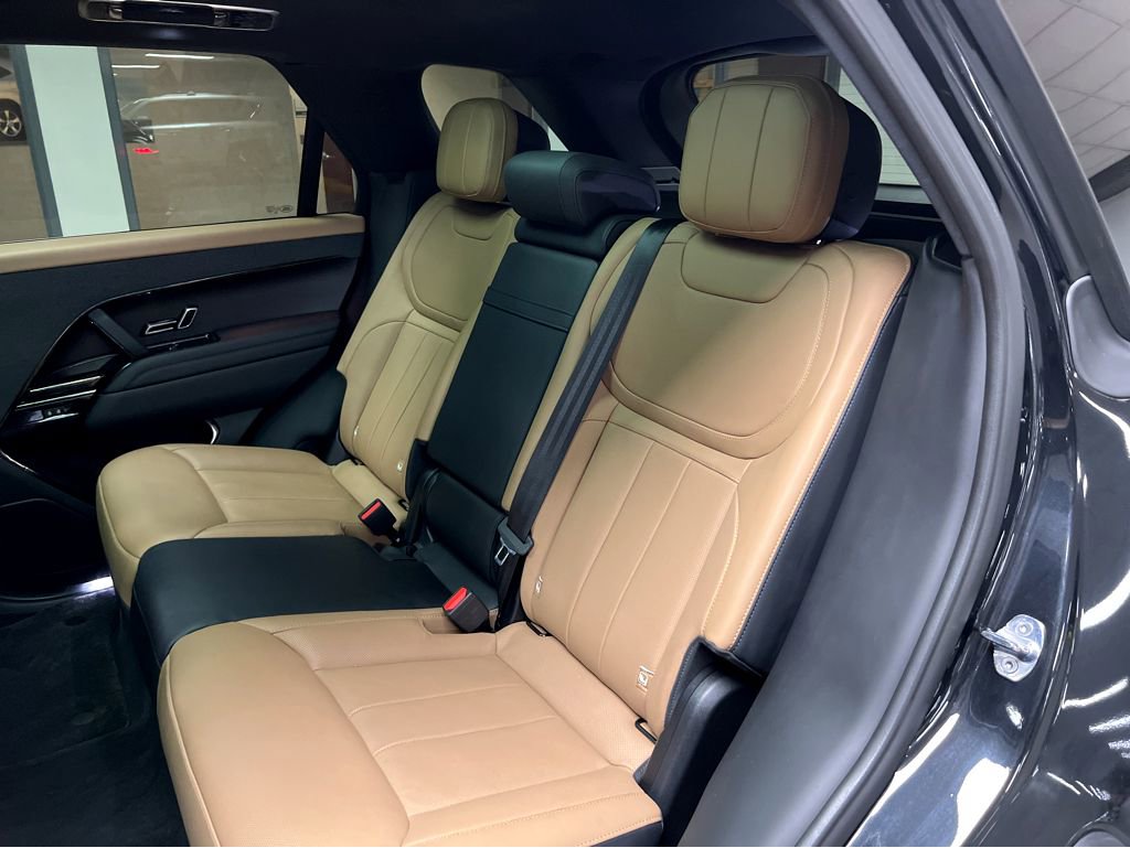 Used 2023 Land Rover Range Rover Sport SE Dynamic image 20