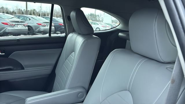 Used 2022 Toyota Highlander XLE image 27