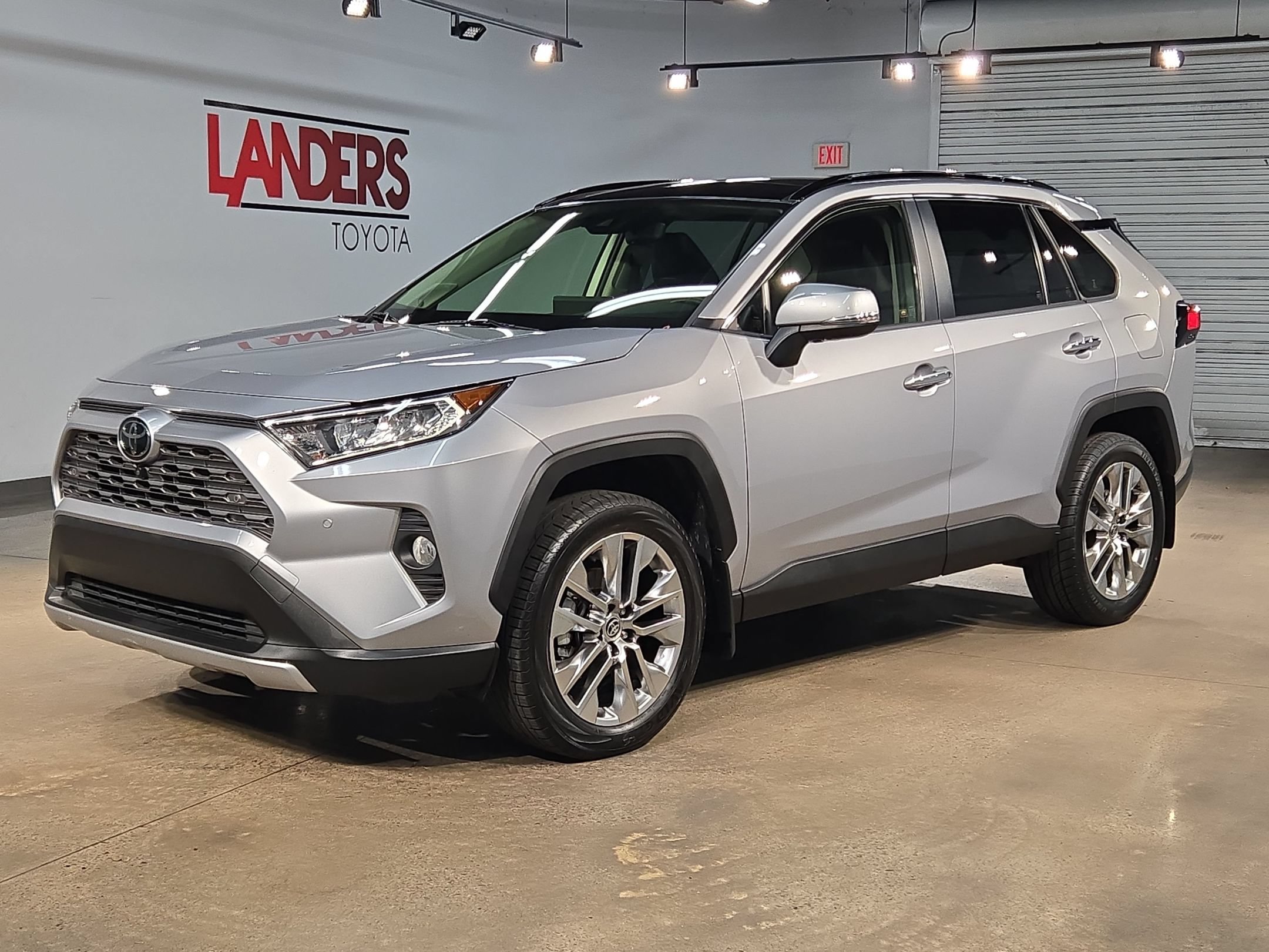 Used 2021 Toyota RAV4 Limited AWD/4WD image 3