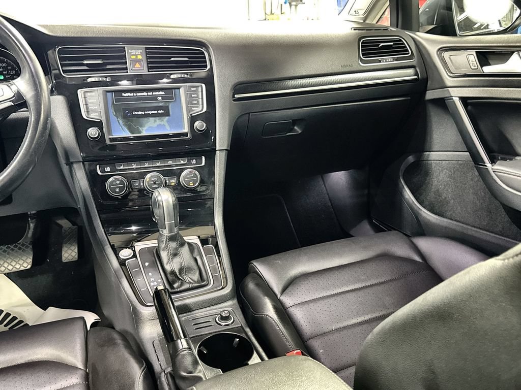 Used 2017 Volkswagen Golf SEL FWD image 27