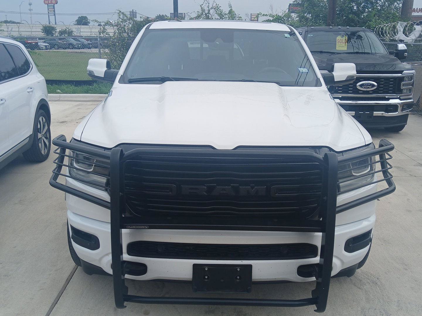 Used 2024 RAM 1500 Laramie AWD/4WD image 4