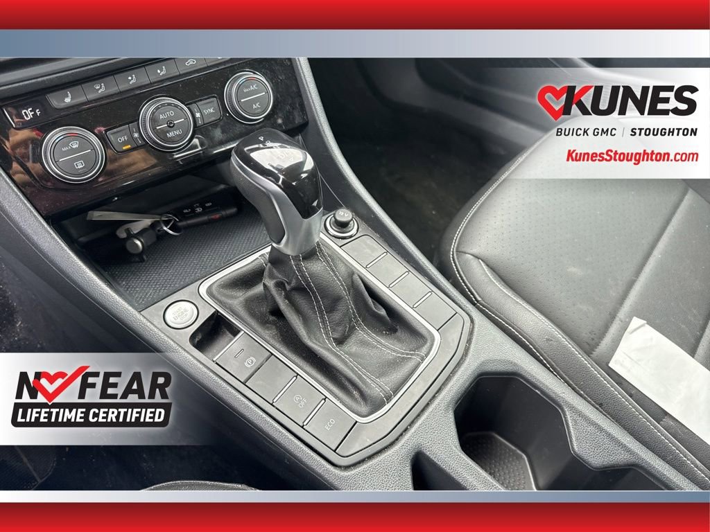 Used 2024 Volkswagen Jetta SE image 32