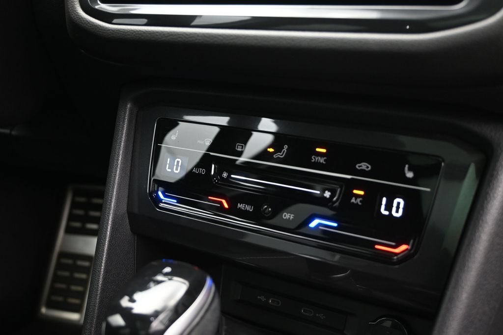 Used 2022 Volkswagen Tiguan SE R-Line AWD/4WD image 17