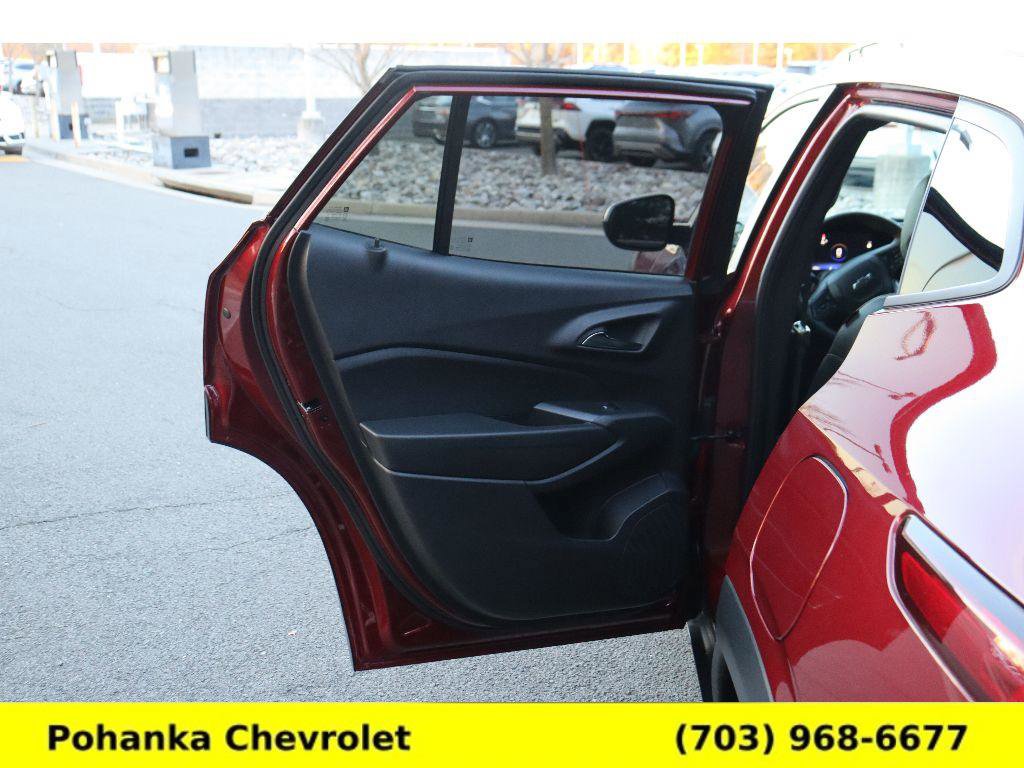 Used 2024 Chevrolet Trax RS w/ Sunroof Package image 26