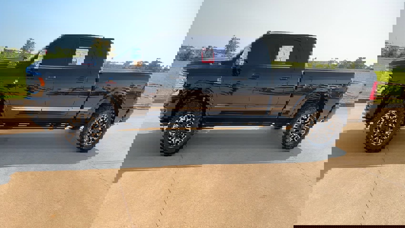 Used 2024 RAM 2500 Limited image 6