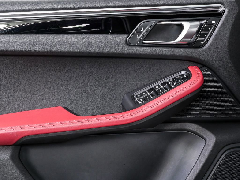 Certified 2023 Porsche Macan S AWD/4WD image 6