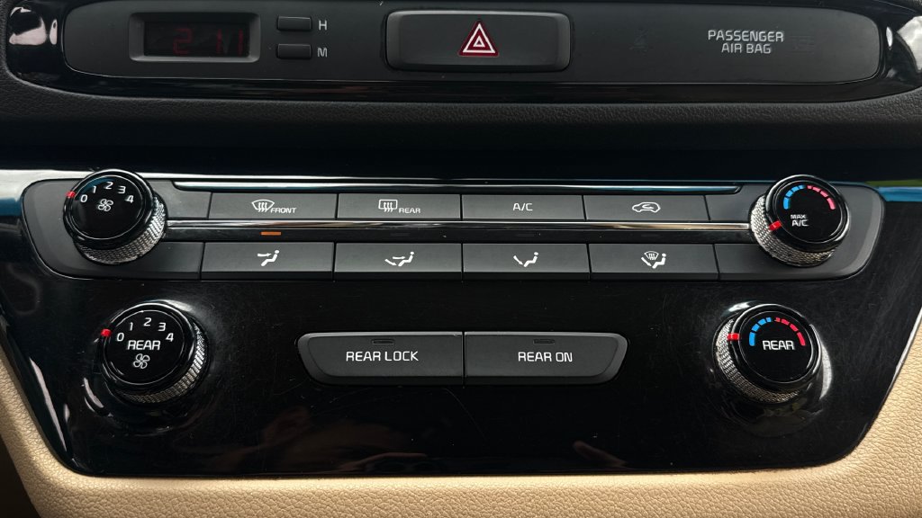 Used 2016 Kia Sedona LX w/ LX Convenience Package FWD image 30