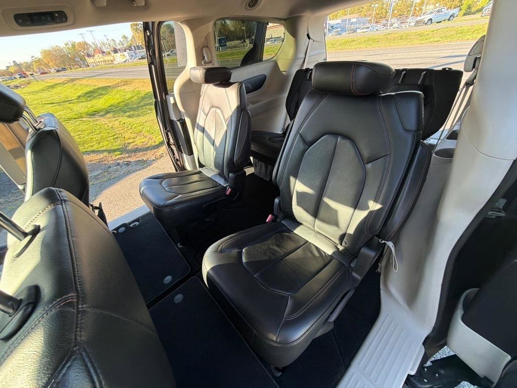 Used 2017 Chrysler Pacifica Touring-L image 26