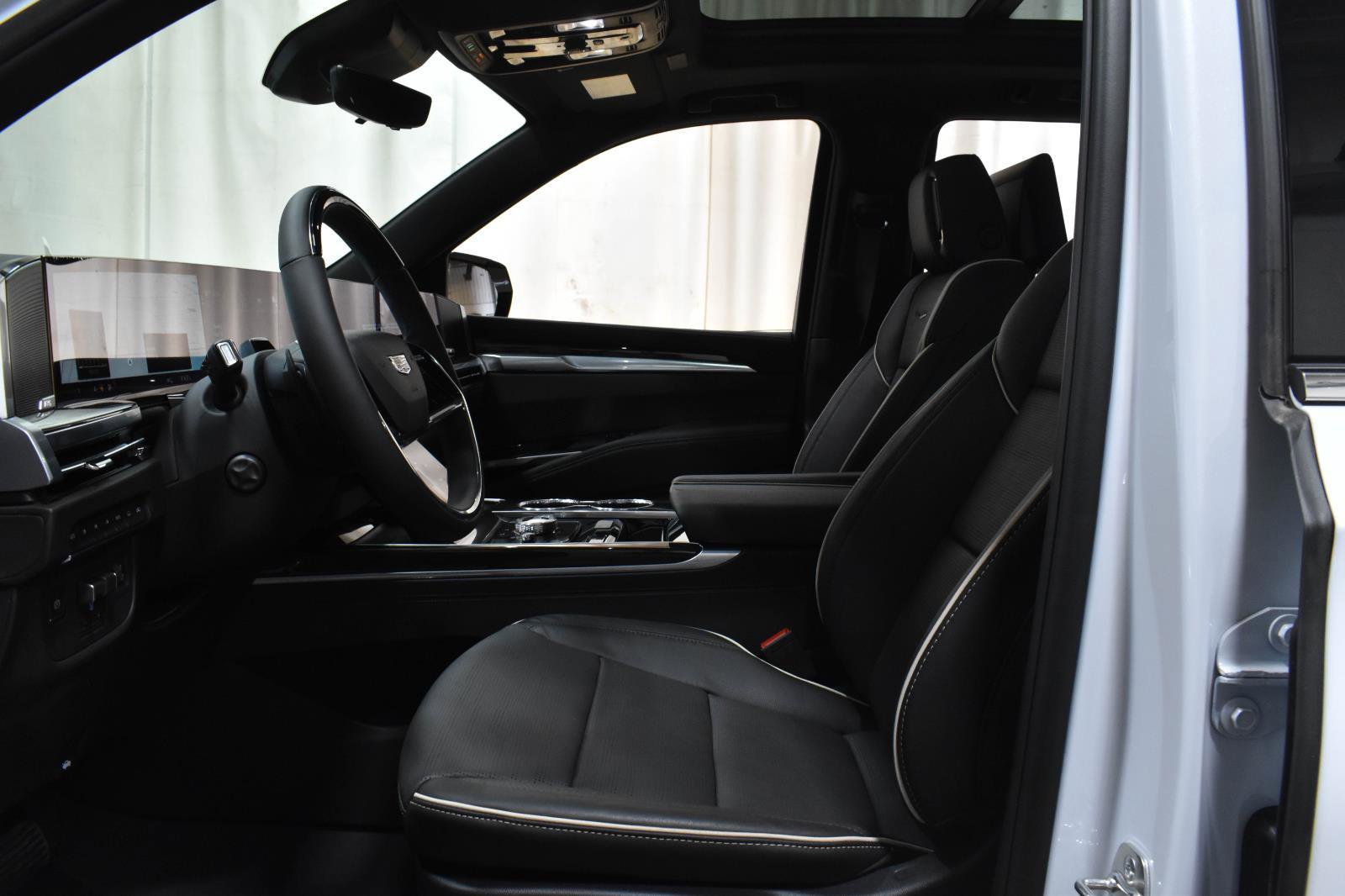 New 2026 Cadillac Escalade Luxury w/ Touring Package image 2