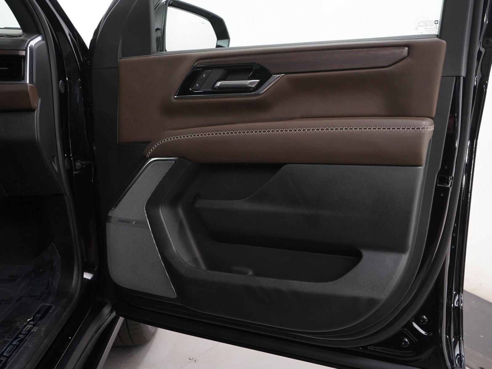 Used 2025 GMC Yukon XL Denali Ultimate AWD/4WD image 9