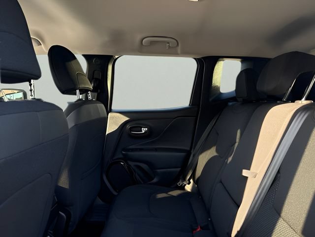 Used 2018 Jeep Renegade Altitude AWD/4WD image 11