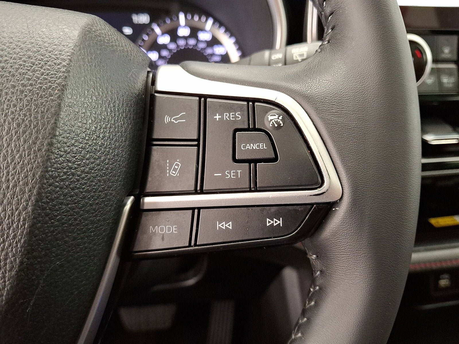 Used 2024 Toyota Highlander XSE AWD/4WD image 10