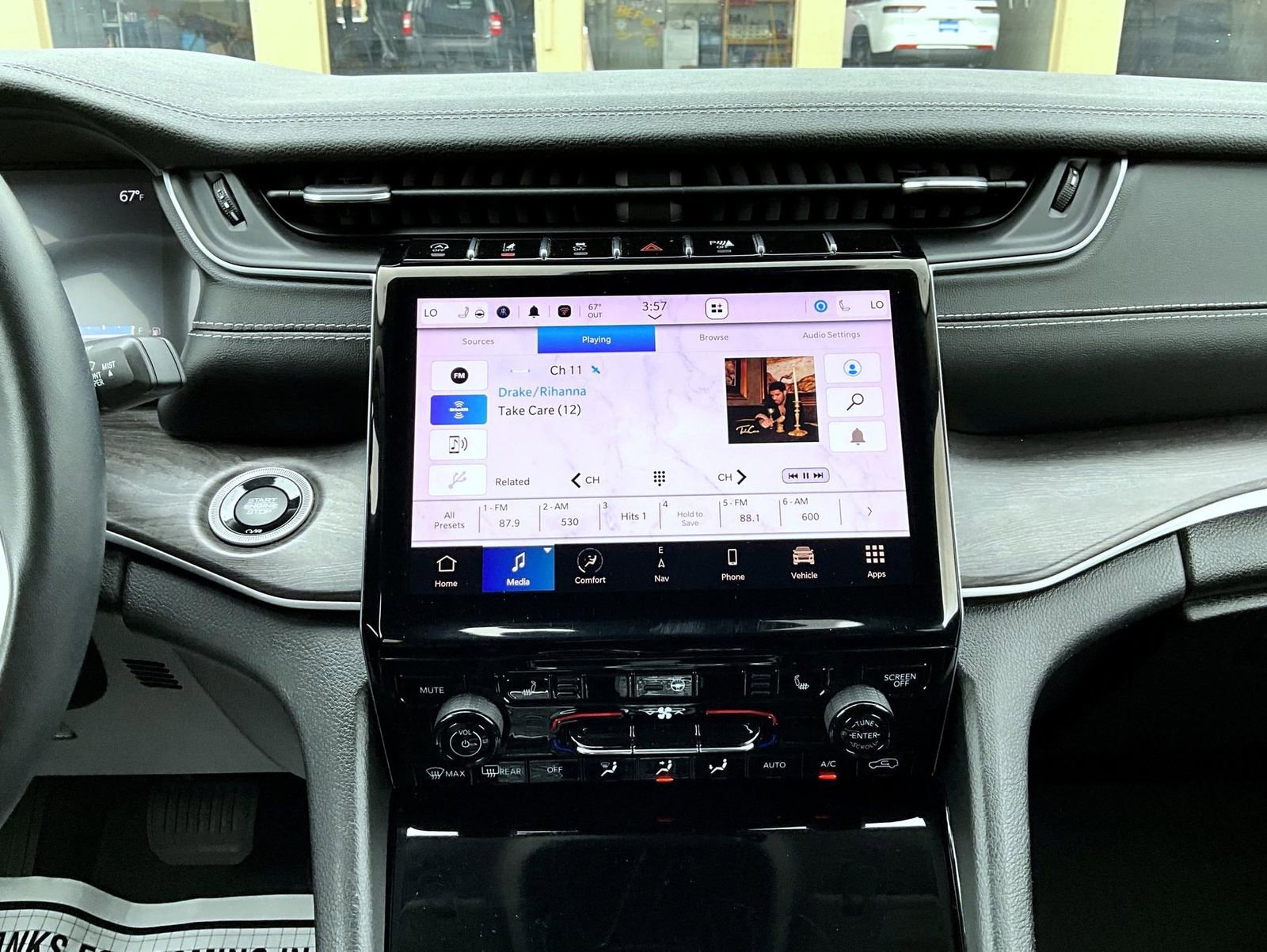 Certified 2022 Jeep Grand Cherokee Limited w/ MOPAR Finishing Package image 14