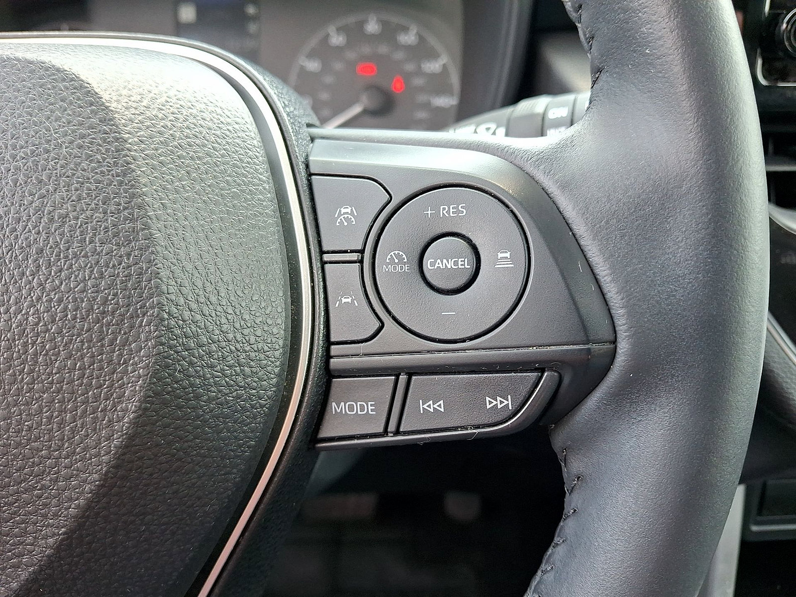Used 2024 Toyota Corolla Cross LE AWD/4WD image 18