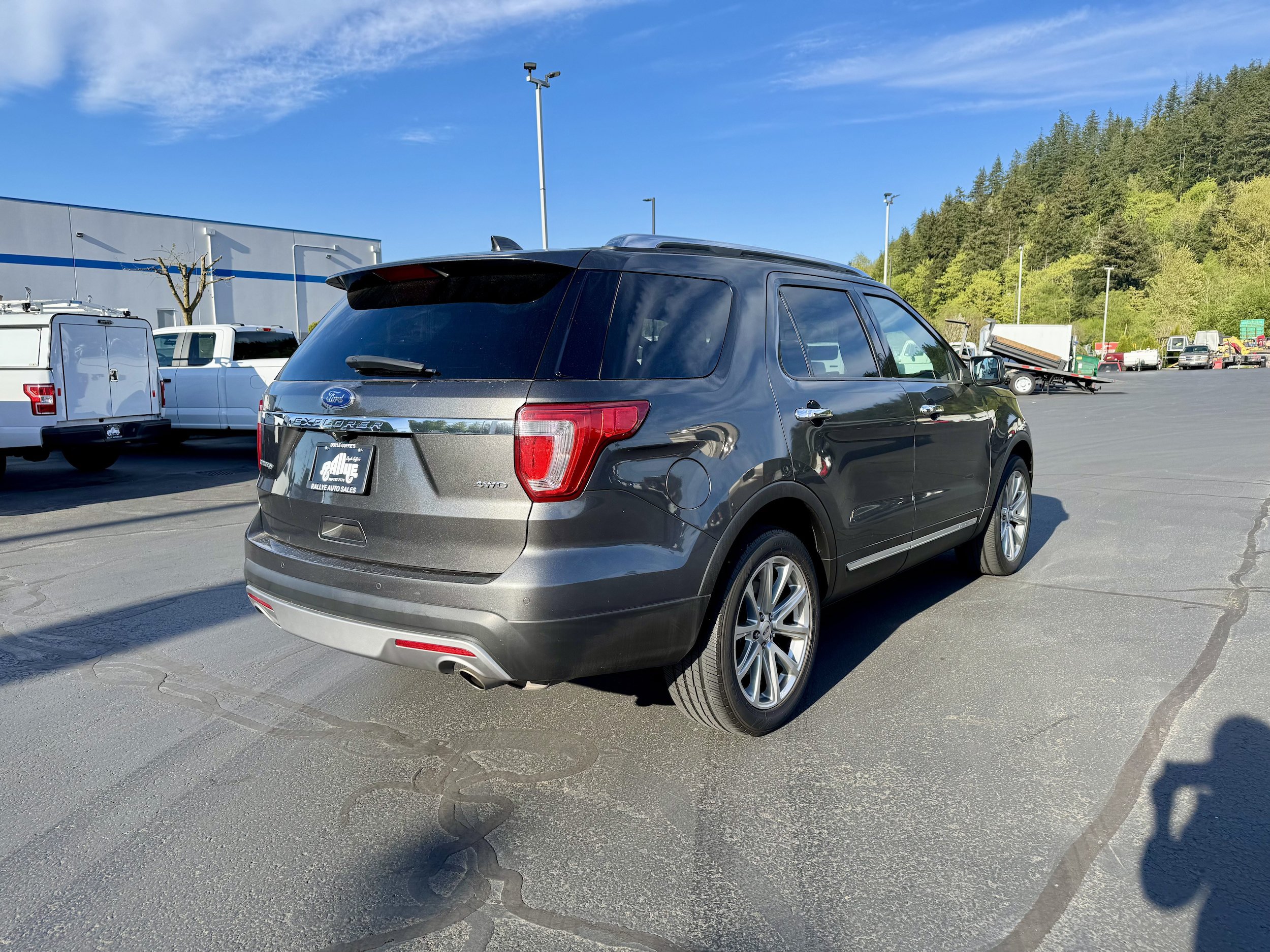 Used 2017 Ford Explorer Limited AWD/4WD image 4