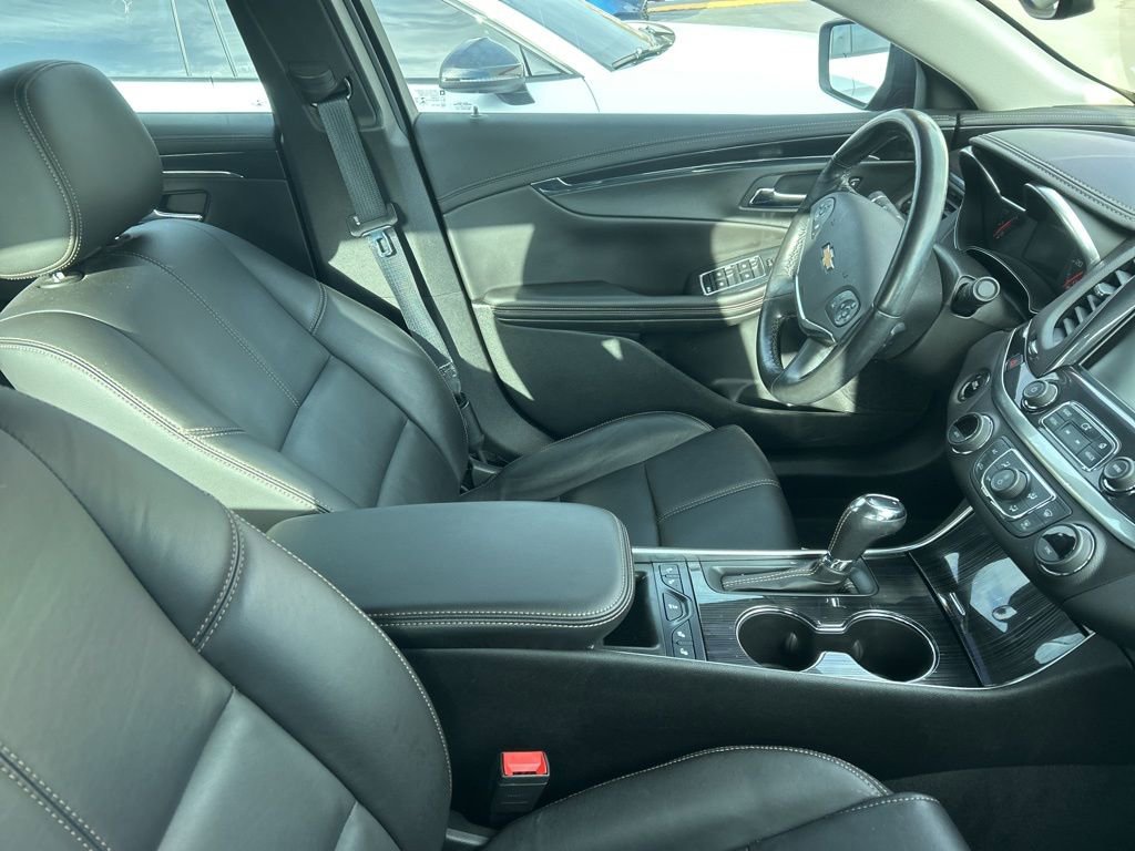 Used 2018 Chevrolet Impala LT w/ LT Leather Package FWD image 3