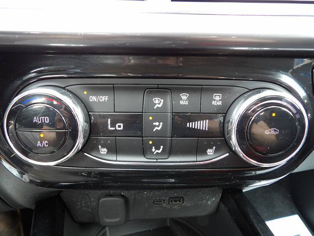 Used 2024 Chevrolet Trax ACTIV w/ Sunroof Package FWD image 25