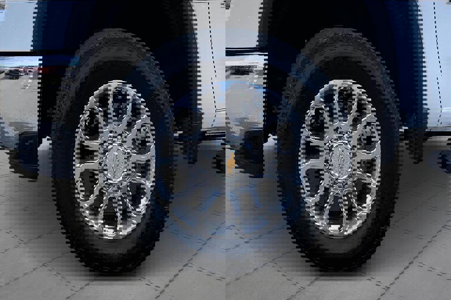 Used 2025 Chevrolet Silverado 2500 LTZ w/ LTZ Premium Package image 11