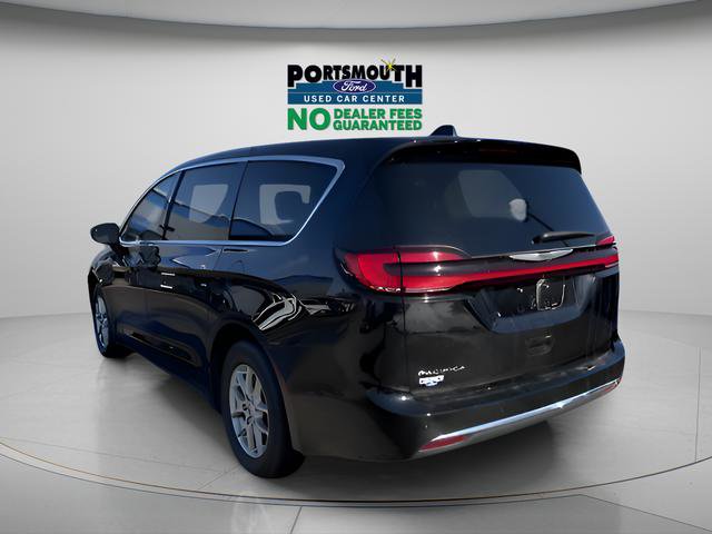 Used 2024 Chrysler Pacifica Touring-L image 28