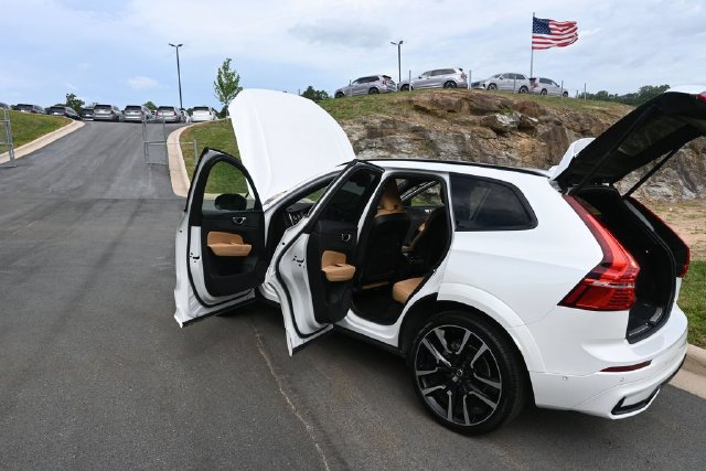Used 2024 Volvo XC60 B5 Ultimate AWD/4WD image 42