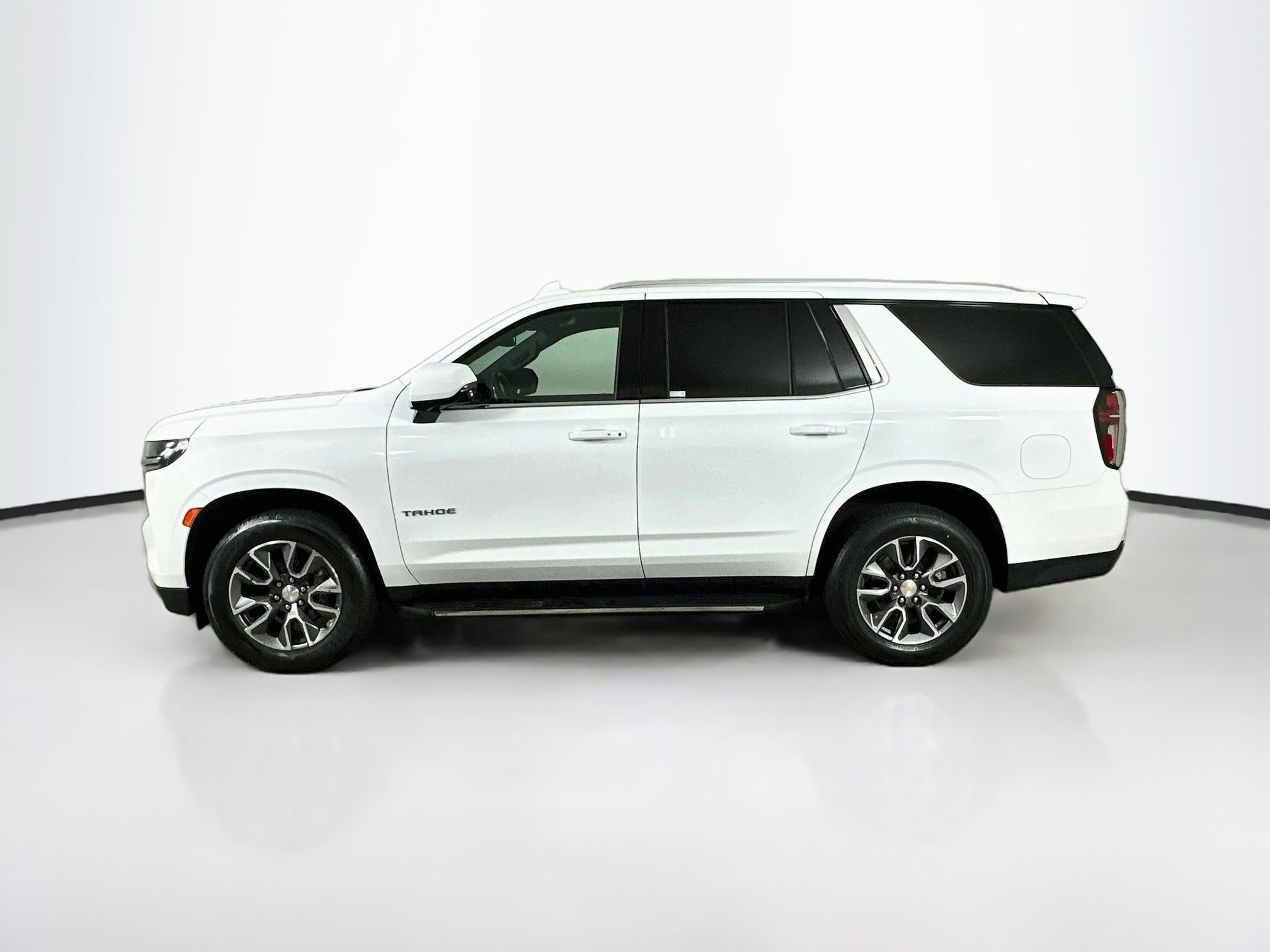 Used 2023 Chevrolet Tahoe LT w/ Luxury Package RWD image 4