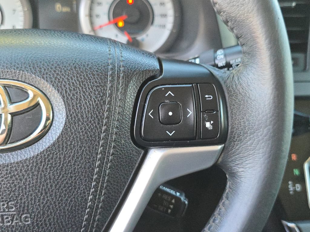 Used 2017 Toyota Sienna SE Premium FWD image 25