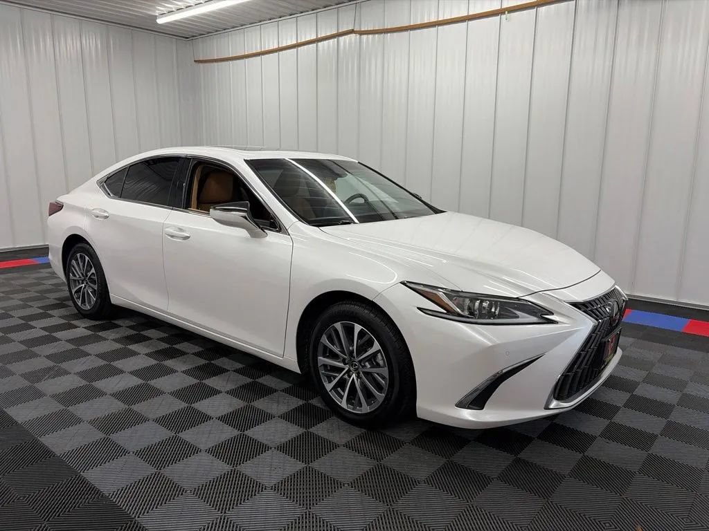 Used 2025 Lexus ES 250 w/ Premium Package AWD/4WD image 2