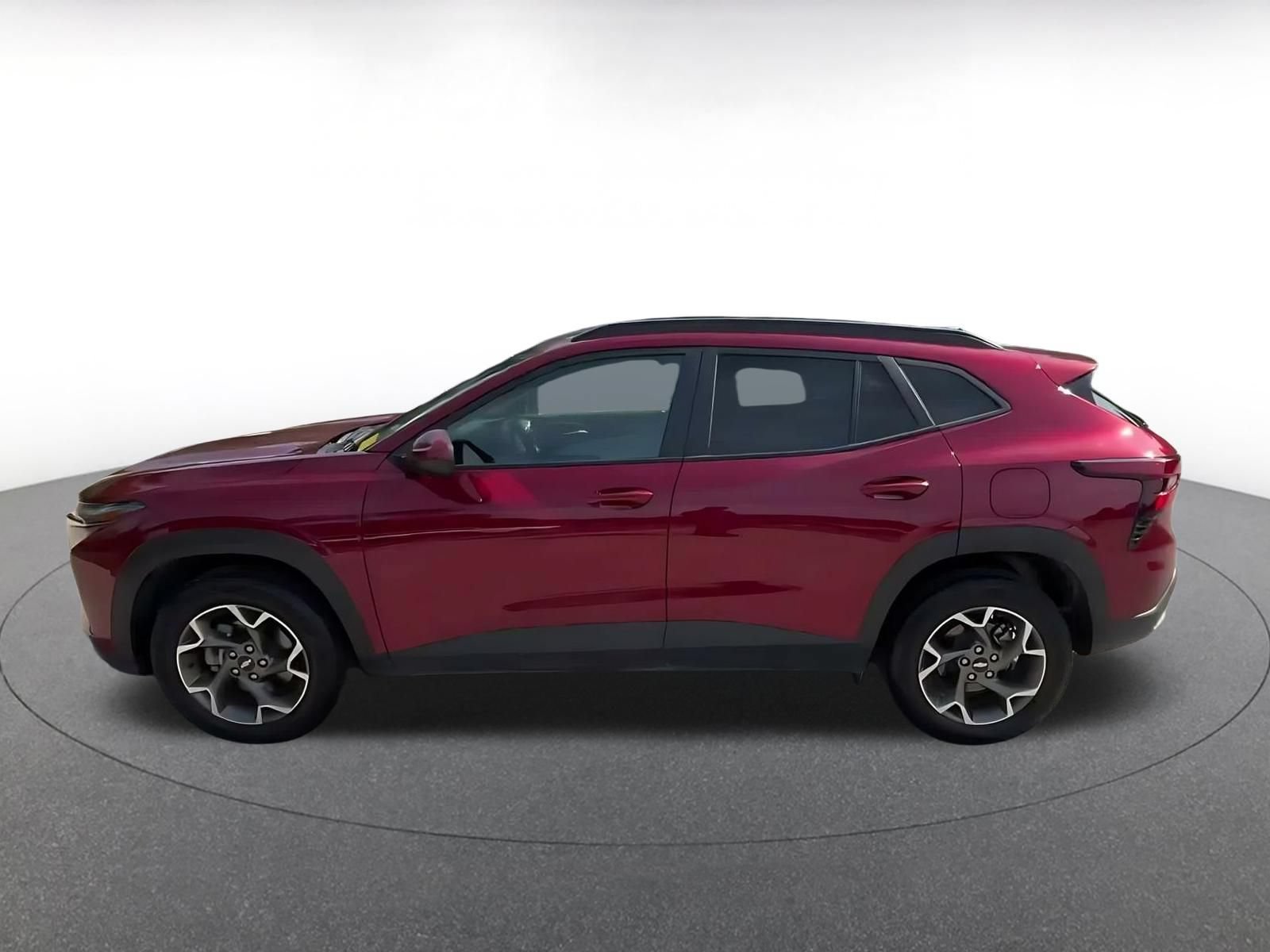 Used 2025 Chevrolet Trax LT FWD image 9