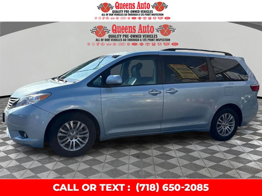 Used 2017 Toyota Sienna XLE image 3