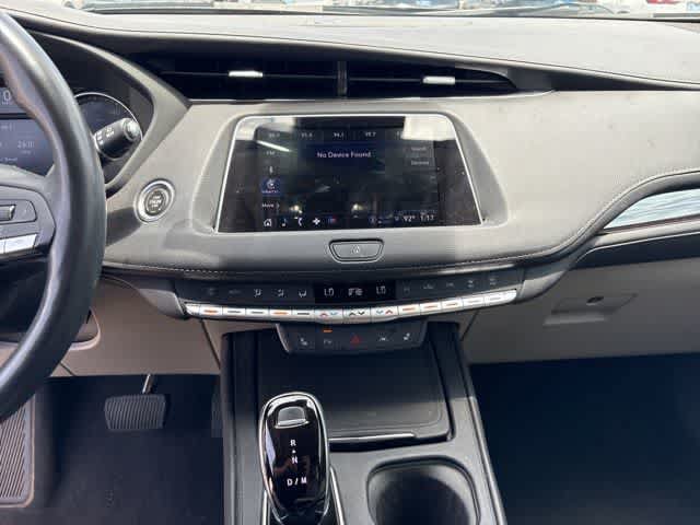 Used 2022 Cadillac XT4 Luxury w/ Cold Weather Package FWD image 20