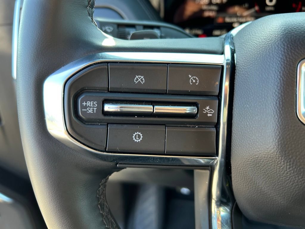 Used 2025 GMC Yukon Denali AWD/4WD image 13