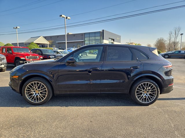 Used 2023 Porsche Cayenne Platinum Edition image 9