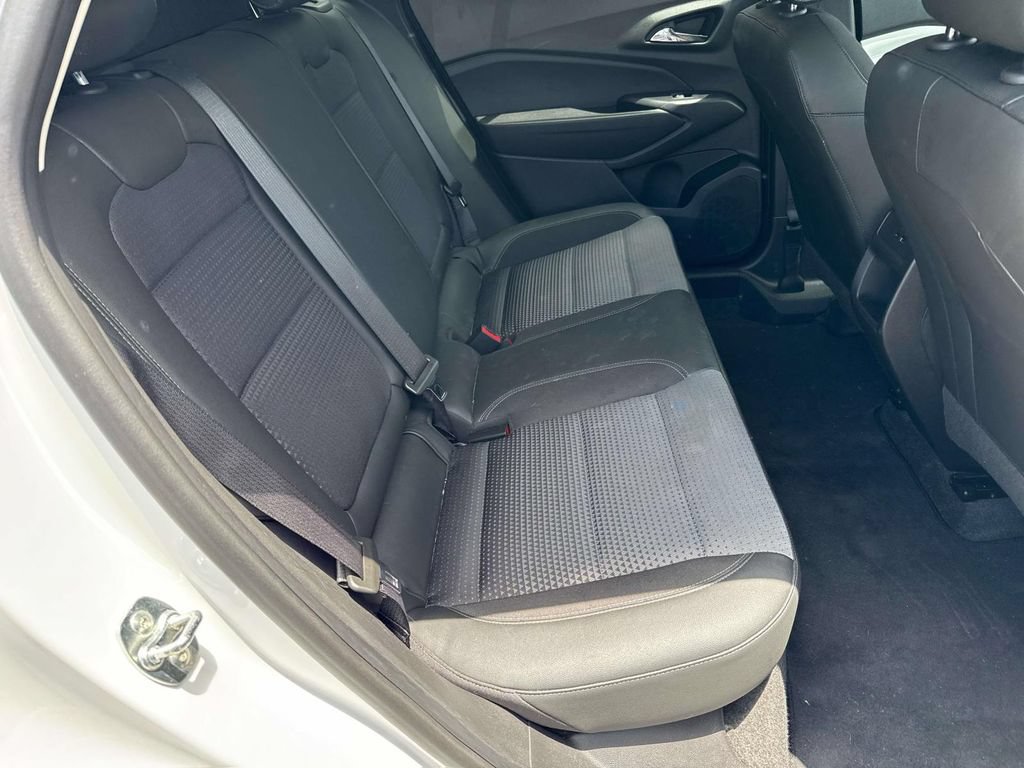 Used 2025 Chevrolet Trax LT FWD image 9