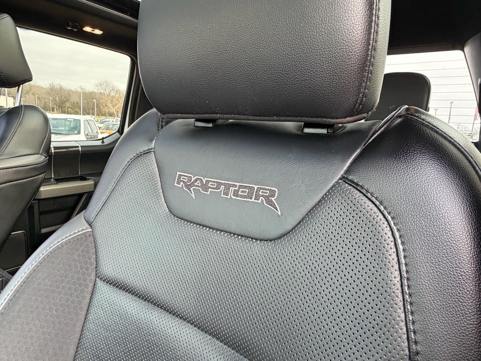 Used 2019 Ford F150 Raptor w/ Equipment Group 802A Luxury AWD/4WD image 14