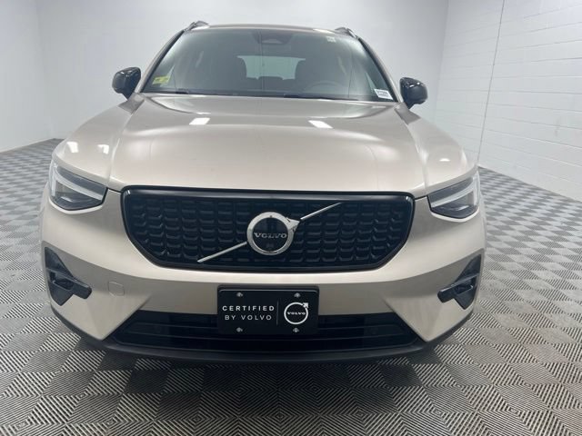 Used 2023 Volvo XC40 B5 Ultimate w/ Climate Package AWD/4WD image 3