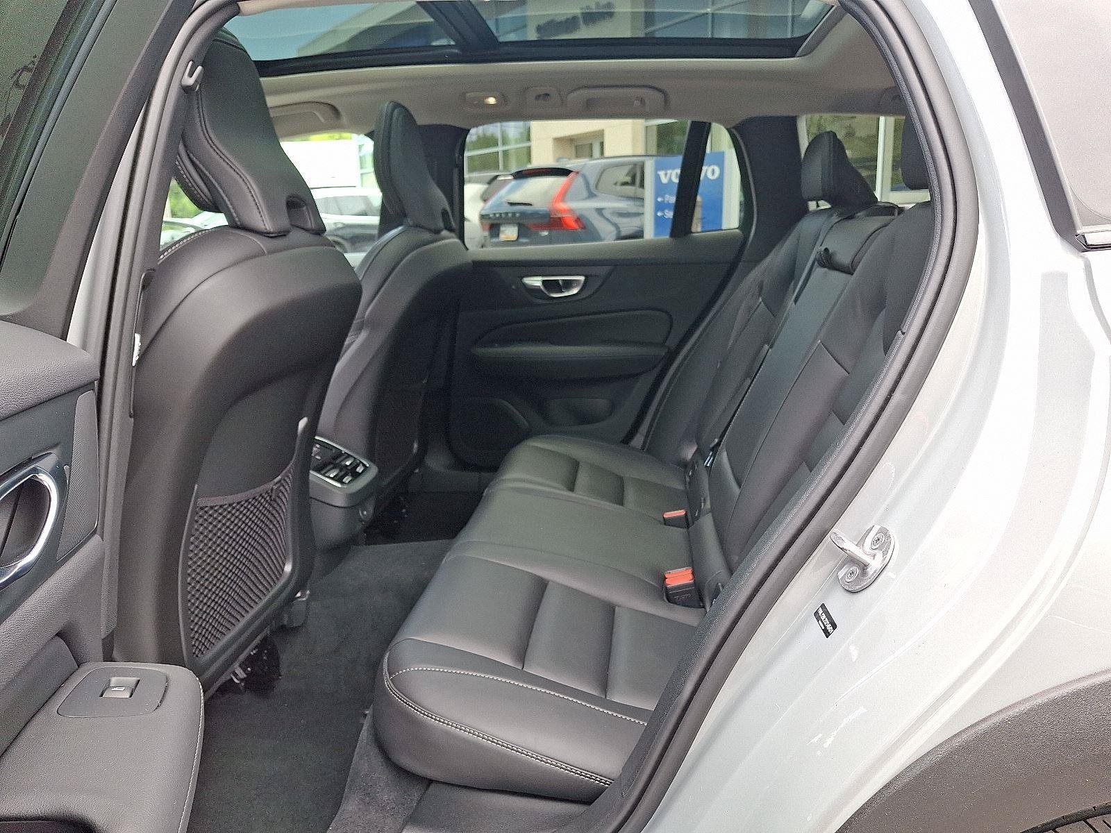 Certified 2025 Volvo V60 B5 Cross Country Ultra w/ Climate Package AWD/4WD image 10
