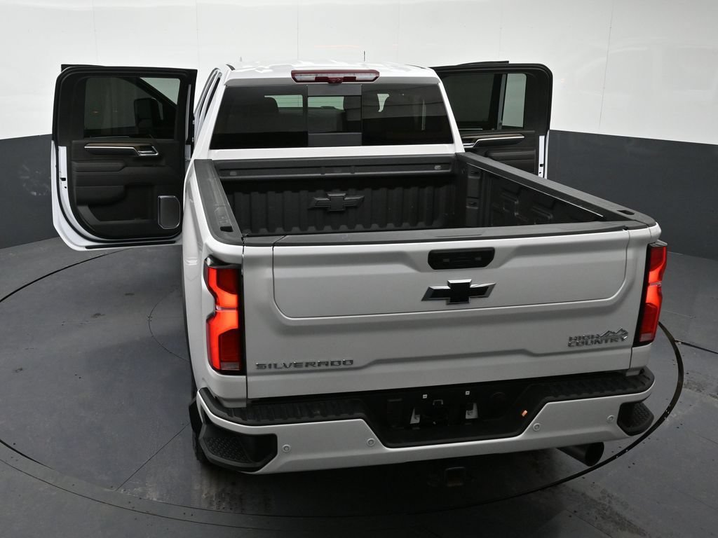 Used 2025 Chevrolet Silverado 2500 High Country w/ High Country Premium Package AWD/4WD image 29