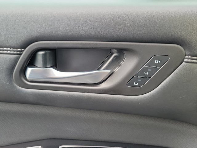 Used 2024 Nissan Pathfinder Platinum w/ Black Appearance Package FWD image 27