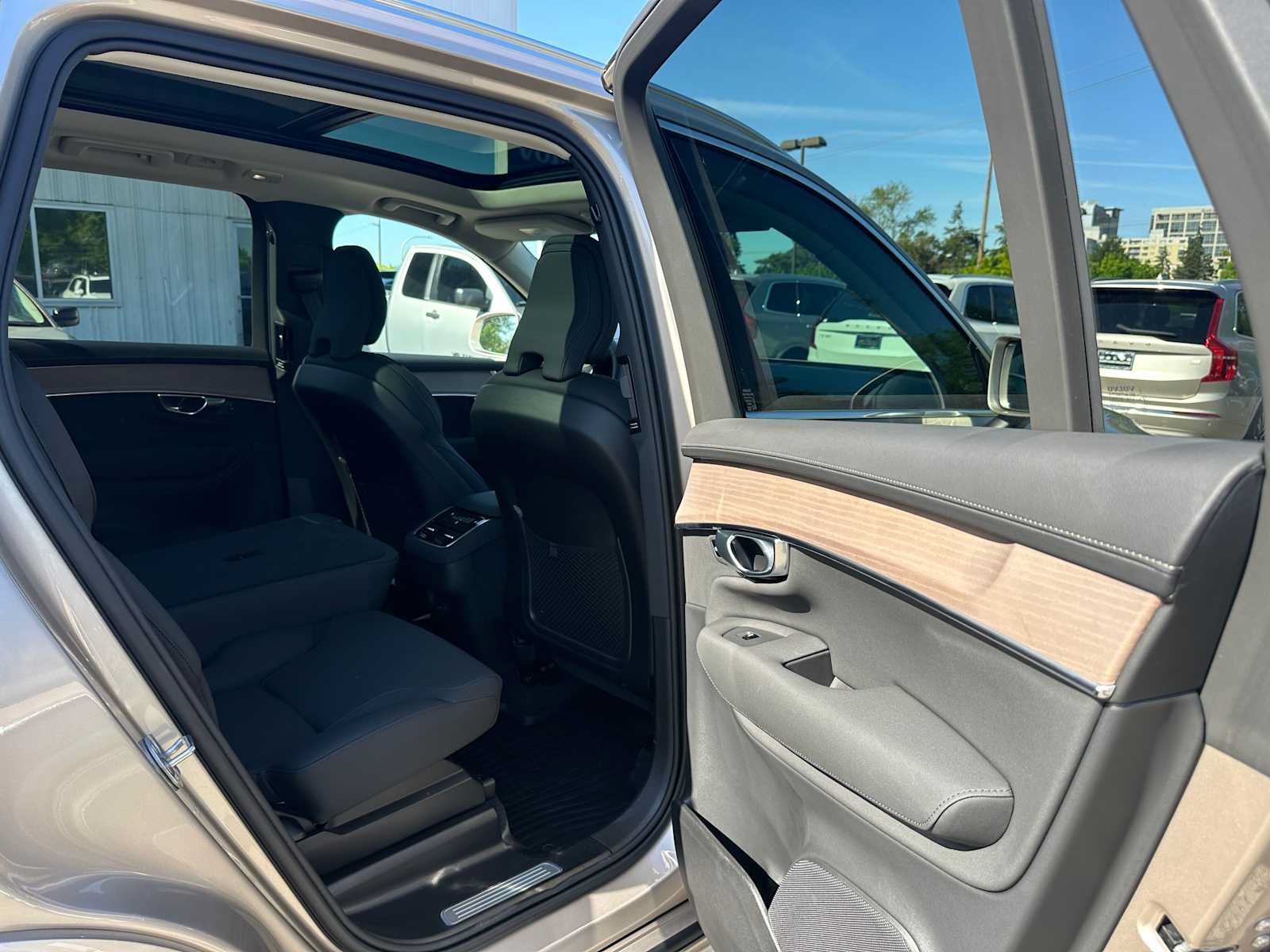 Used 2026 Volvo XC90 B6 Core w/ Protection Package Premier AWD/4WD image 13