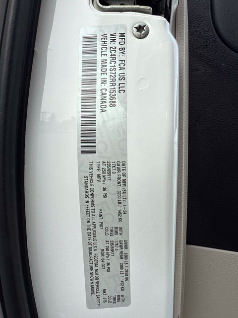 Used 2024 Chrysler Pacifica Limited FWD image 17