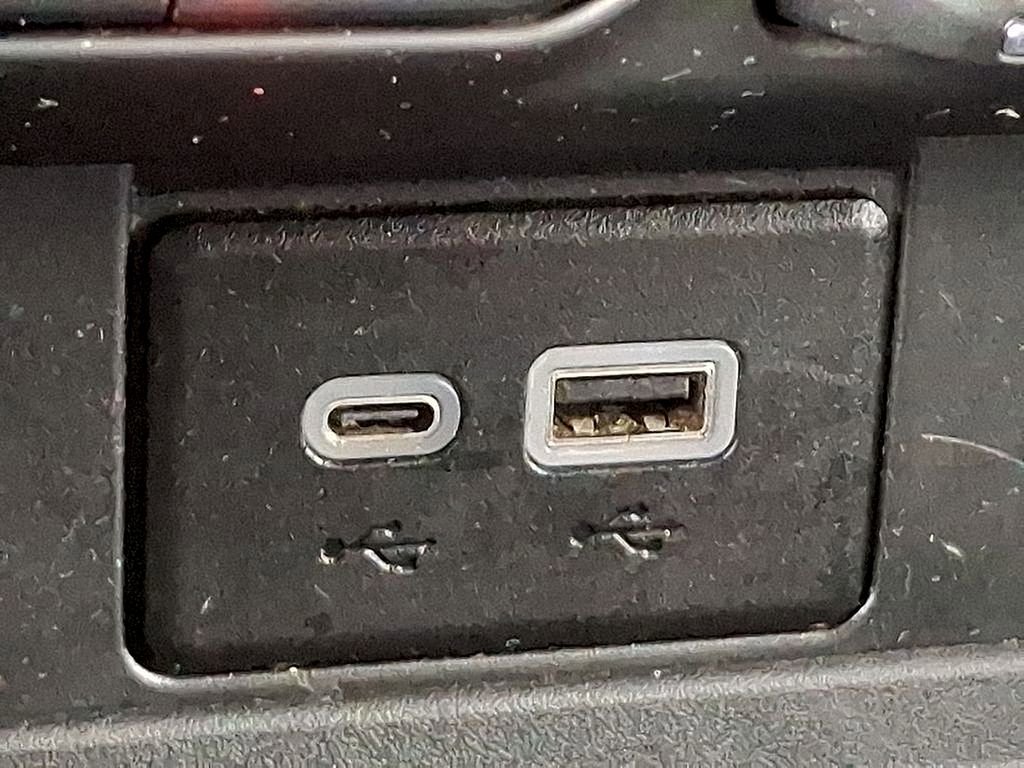 Used 2024 Chevrolet Suburban RST image 25