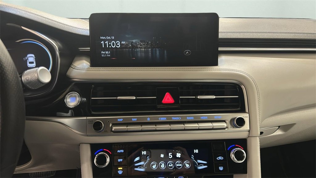 Used 2025 Genesis G70 2.5T image 10