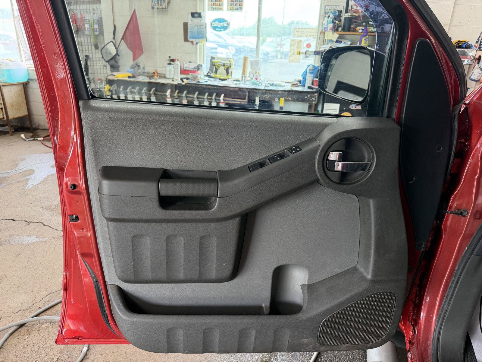 Used 2015 Nissan Xterra X AWD/4WD image 12