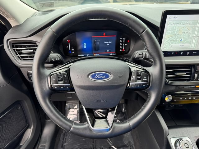 Used 2024 Ford Escape SE w/ Class II Trailer Tow Package FWD image 17