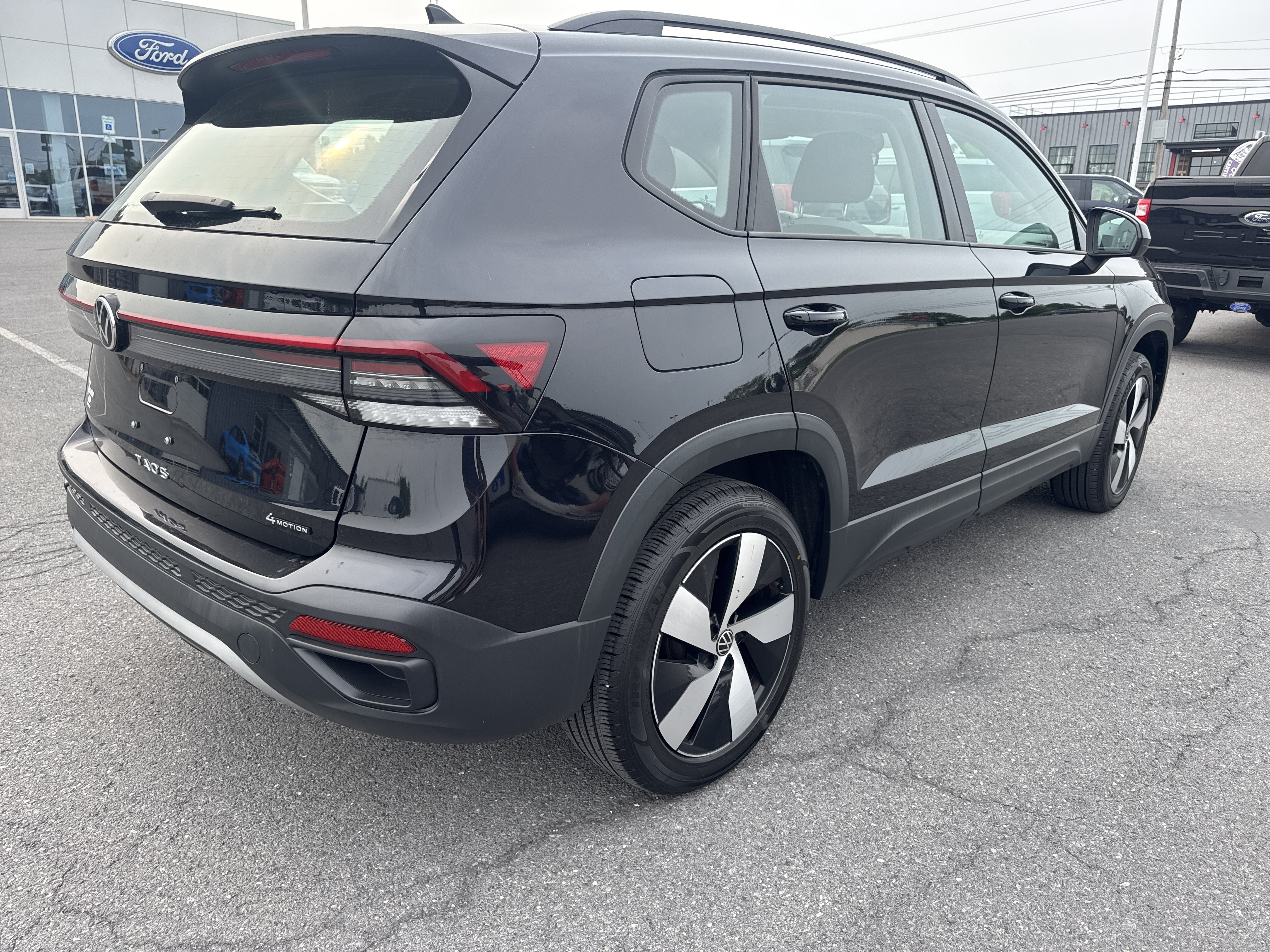 Used 2025 Volkswagen Taos S AWD/4WD image 3