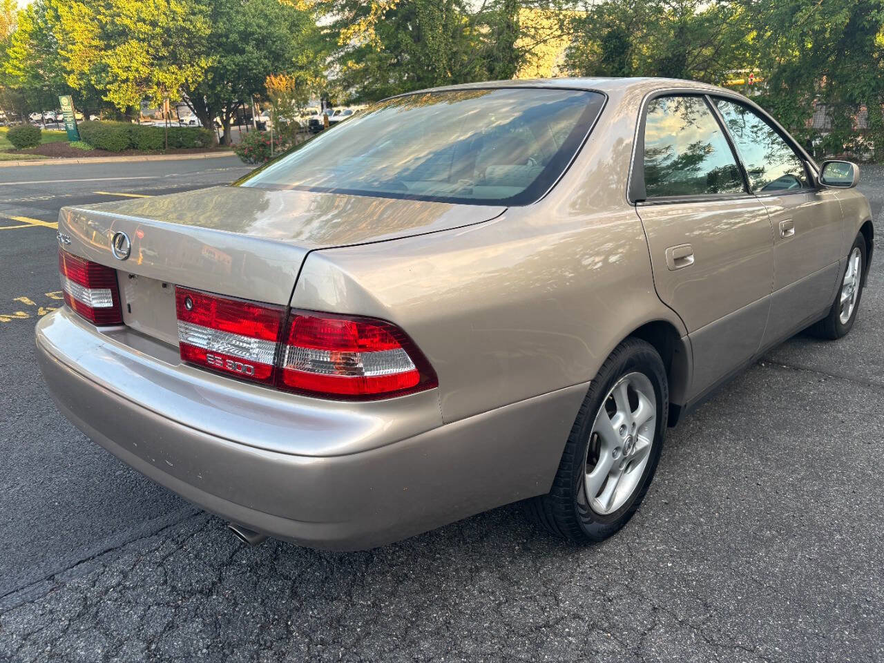 Used 2001 Lexus ES 330 FWD image 5