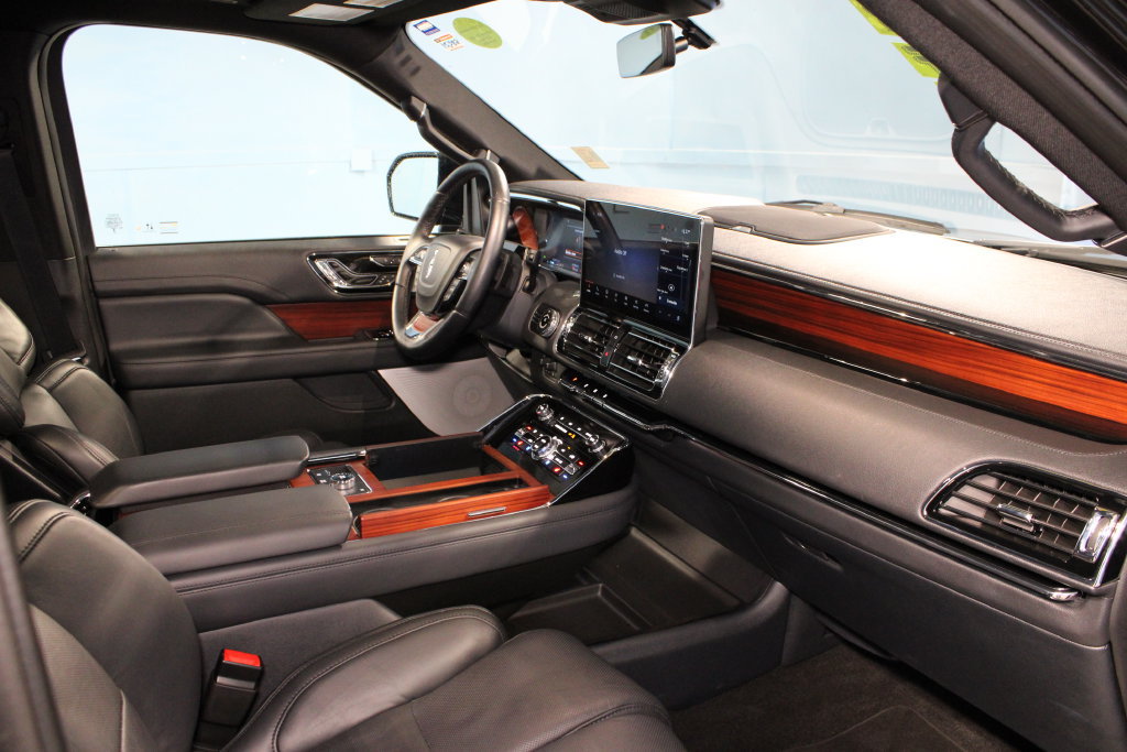 Used 2024 Lincoln Navigator Reserve AWD/4WD image 24
