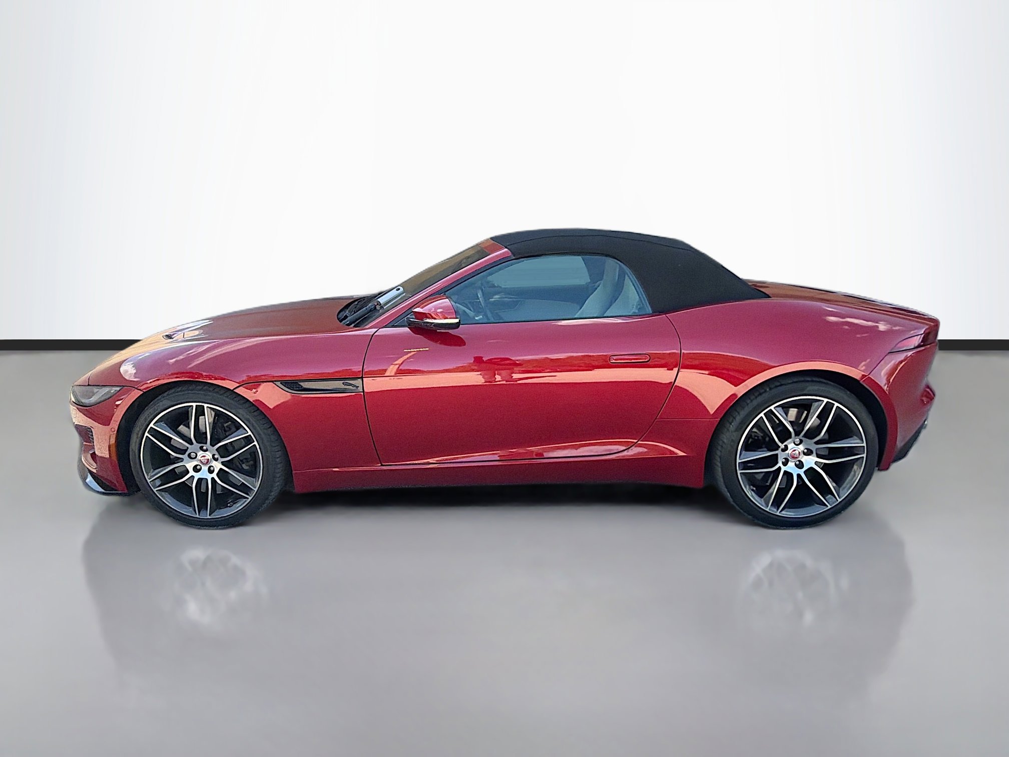 Used 2023 Jaguar F-TYPE Convertible image 2