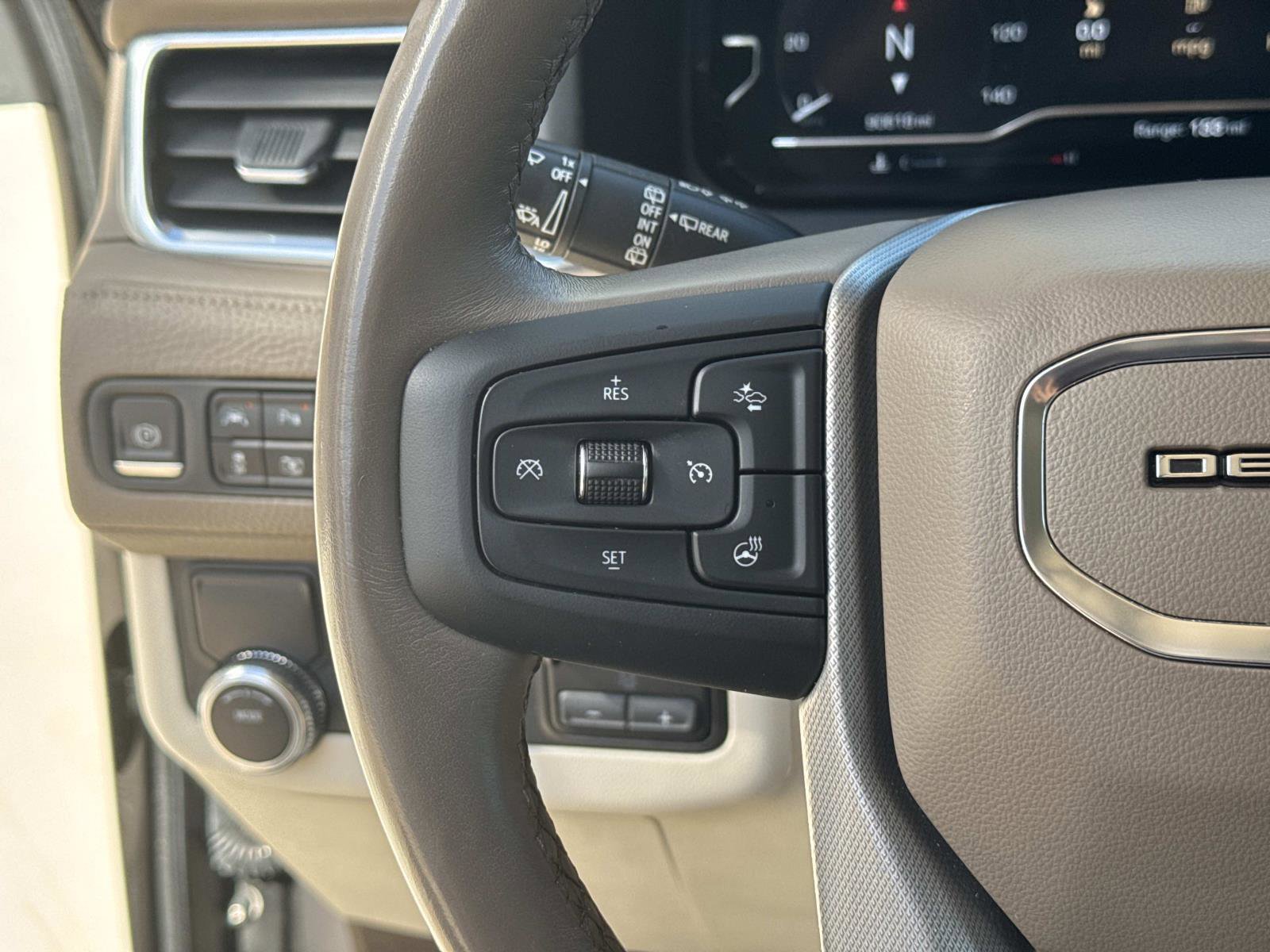 Used 2022 GMC Yukon XL Denali w/ Denali Premium Package image 32