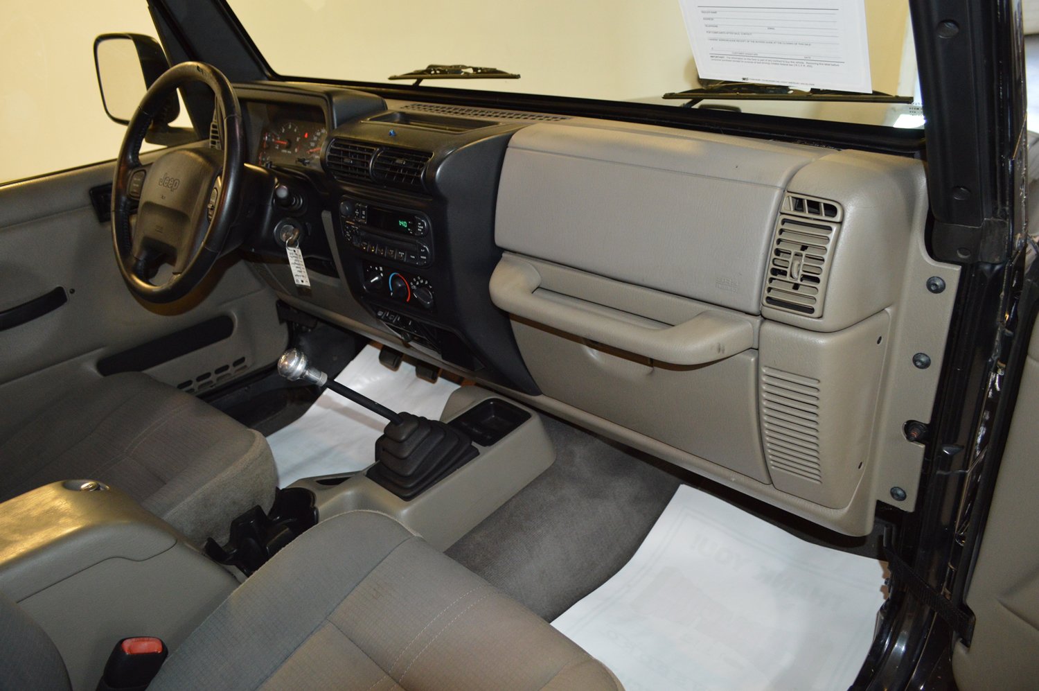 Used 2004 Jeep Wrangler Sahara w/ Dual Top Group AWD/4WD image 10